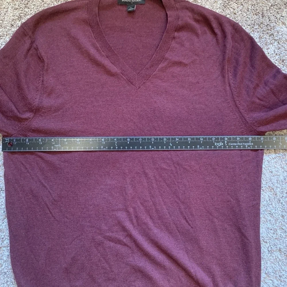 Banana Republic Sweater Men's‎ Size Large Red V-neck